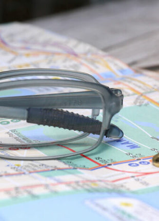 Kikkerland - Folding Readers In Leather Case