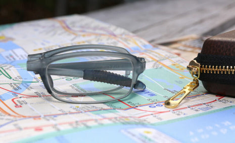 Kikkerland - Folding Readers In Leather Case