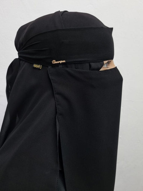 Sharqiaa - Gold English Charm